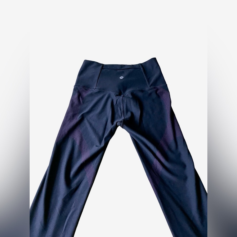 Lululemon mapped out high-rise tight 28”  size 6.  EUC